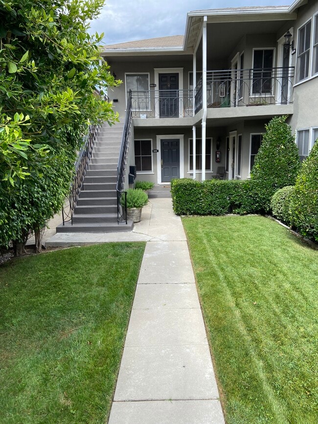 805 N McCadden Pl, Unit 805 and a half