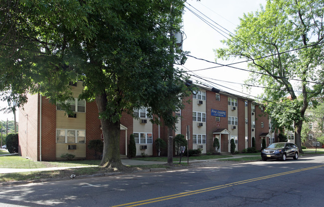 Linden Court Manor in Linden, NJ - Building Photo - Building Photo