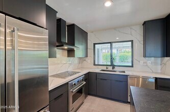 5324 E Hillery Dr in Scottsdale, AZ - Building Photo - Building Photo