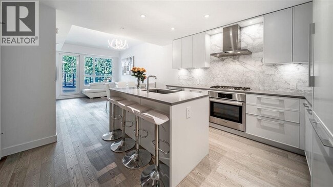 3220 Connaught Crescent in North Vancouver, BC - Building Photo - Building Photo