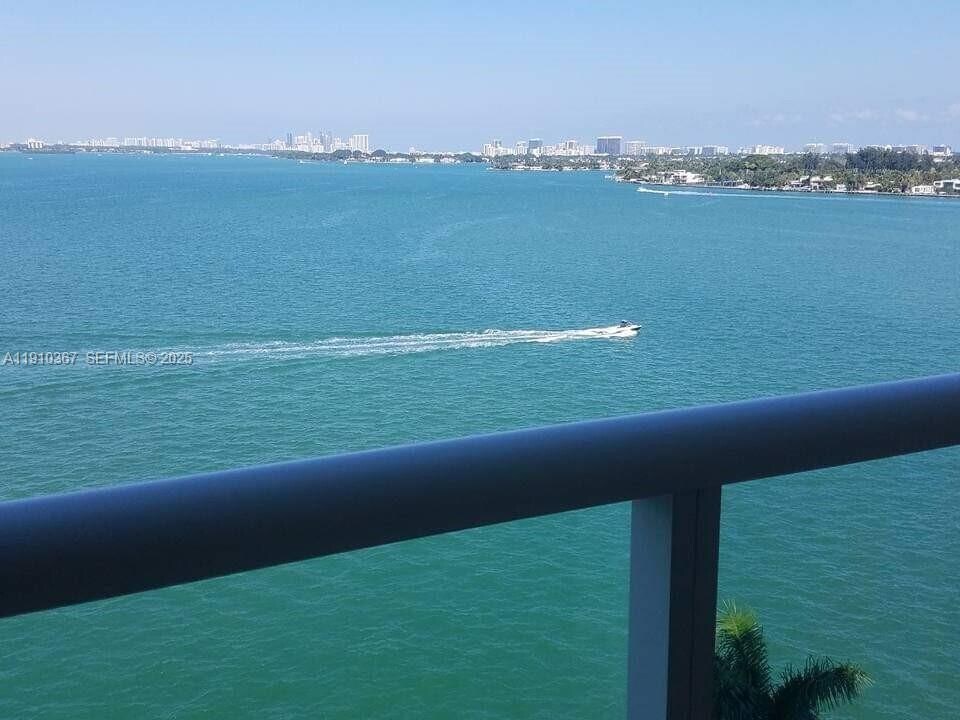 1625 Kennedy Cswy in North Bay Village, FL - Building Photo