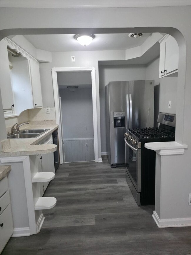 5815 Snow Rd in Parma, OH - Foto de edificio - Building Photo