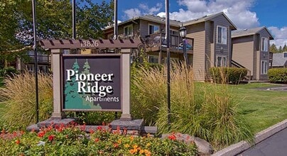 Pioneer Ridge Apartments in Oregon City, OR - Foto de edificio - Building Photo