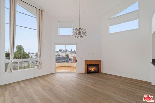 235 Main St in Los Angeles, CA - Building Photo - Building Photo