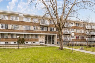 5332 Dudemaine Rue in Montréal, QC - Building Photo