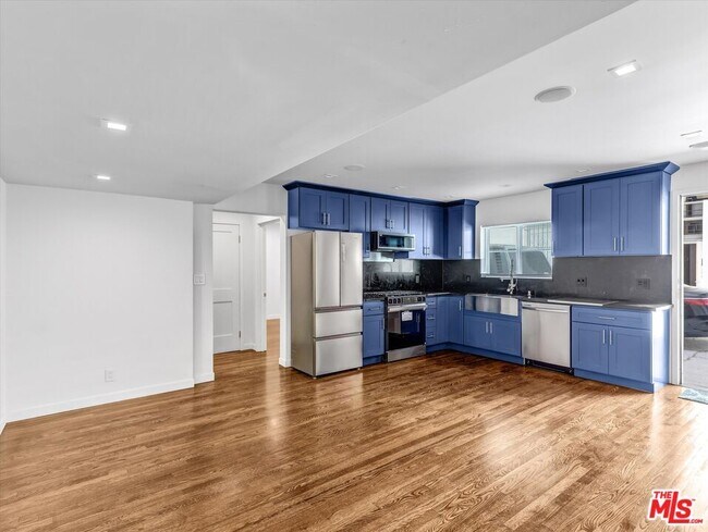 754 Croft Ave in Los Angeles, CA - Building Photo - Building Photo