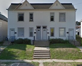 609 W Cottonwood St, Unit 609 1/2 in Freeport, IL - Building Photo - Building Photo