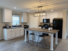 1132 Stoneridge Ct in Mt. Pleasant, MI - Building Photo