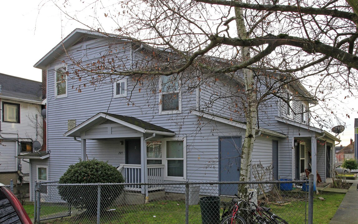 2505 E Yesler Way in Seattle, WA - Building Photo