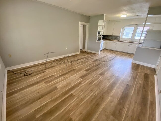 208 N Kinney Ave in Iowa, LA - Building Photo - Building Photo