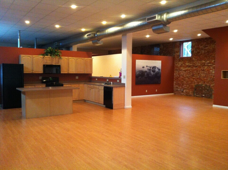 413 Locust St, Unit B in Evansville, IN - Building Photo