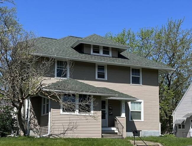 property at 2521 Iowa St