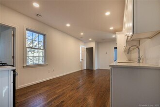 340 Pleasantview Ave in Bridgeport, CT - Building Photo - Building Photo