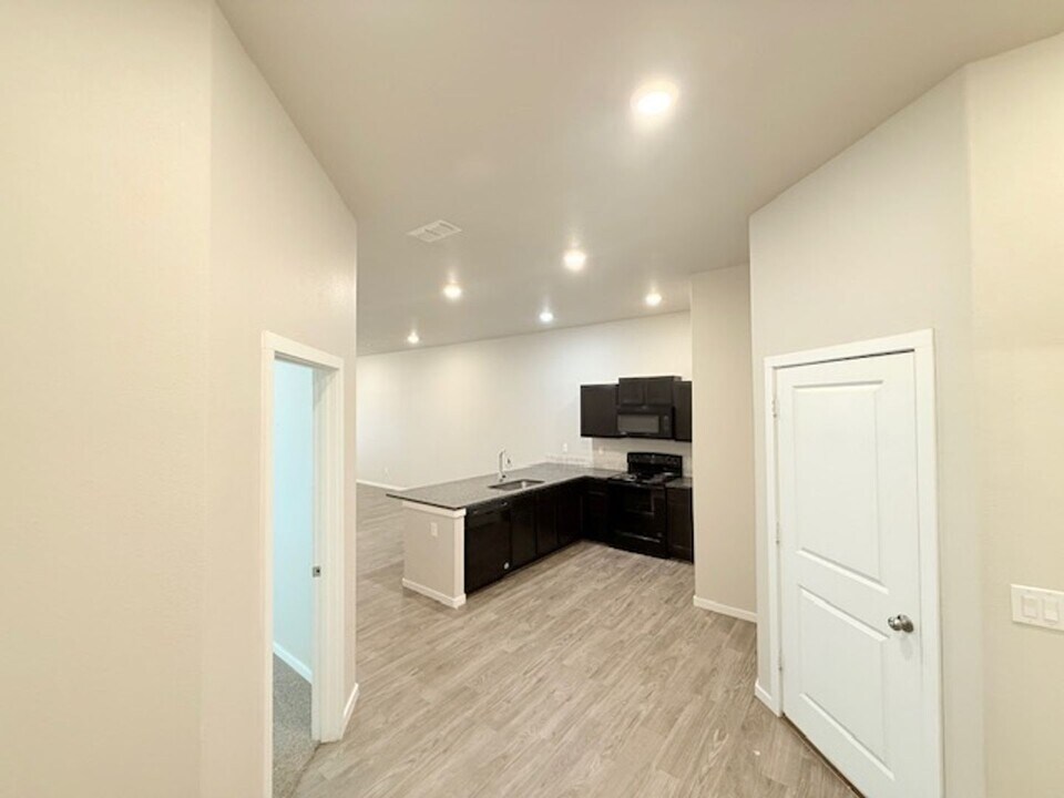 9713 Saratoga Ave in Lubbock, TX - Foto de edificio