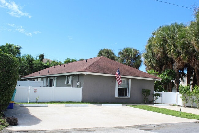 620 Oak St in Boynton Beach, FL - Building Photo - Building Photo