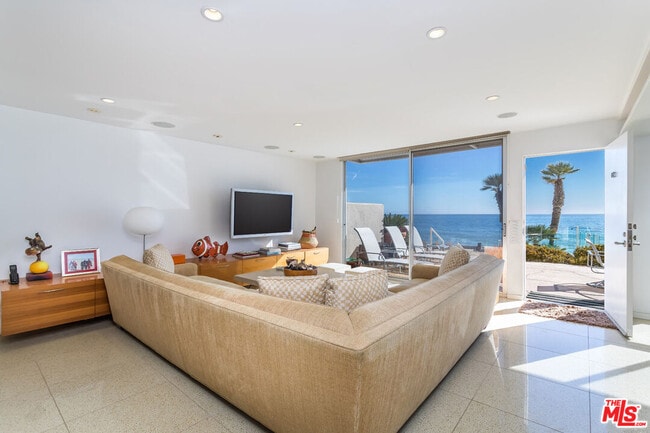 22548 Pacific Coast Hwy in Malibu, CA - Building Photo - Building Photo