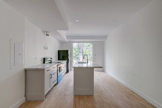 153 Mary St in Barrie, ON - Building Photo - Building Photo