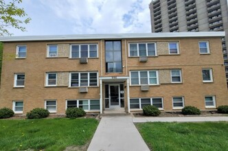 996 Grotto Apartments in St. Paul, MN - Building Photo - Primary Photo