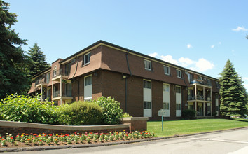 Pheasant Run Apartments in Nashua, NH - Foto de edificio - Building Photo