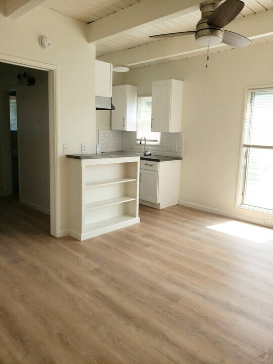 1909 Beachwood Dr in Los Angeles, CA - Building Photo