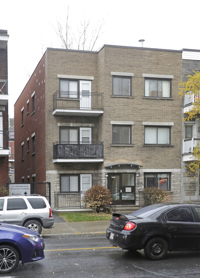 4815 Papineau