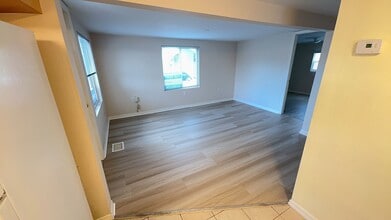 4851 W Gandy Blvd in Tampa, FL - Building Photo - Building Photo