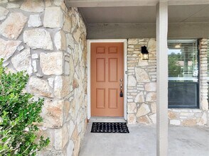 9512 Meadowheath Dr in Austin, TX - Building Photo - Building Photo