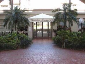 10401 W Broward Blvd in Plantation, FL - Building Photo - Building Photo