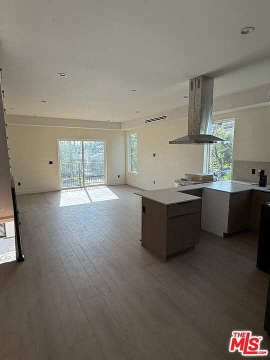 2135 S Longwood Ave in Los Angeles, CA - Building Photo - Building Photo