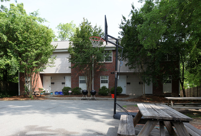 701 N Columbia St in Chapel Hill, NC - Foto de edificio - Building Photo