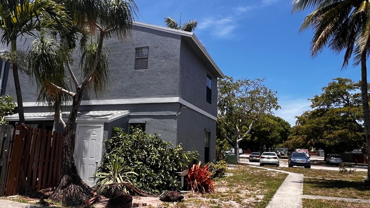 14 Crossings Cir in Boynton Beach, FL - Building Photo