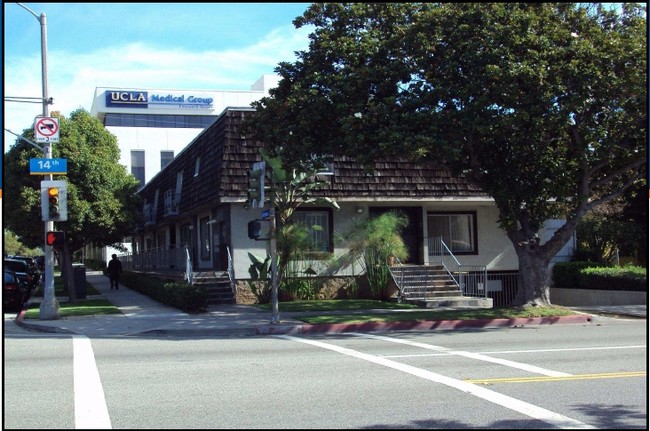 1402 Arizona Ave. in Santa Monica, CA - Foto de edificio - Building Photo