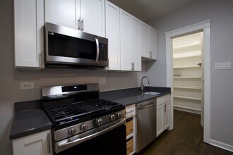 1454 W Winnemac Ave in Chicago, IL - Building Photo - Building Photo
