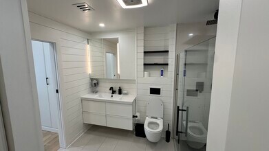 23 Pierside Dr, Unit 212 in Baltimore, MD - Foto de edificio - Building Photo