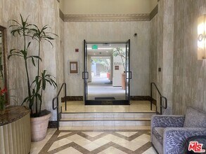 5625 Crescent Park E in Los Angeles, CA - Building Photo - Building Photo