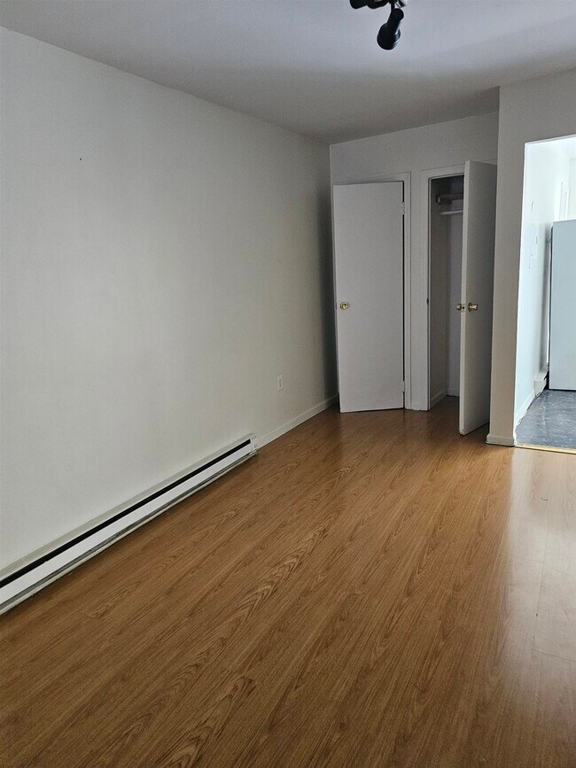 193 Newark Ave-Unit -6 in Jersey City, NJ - Building Photo - Building Photo