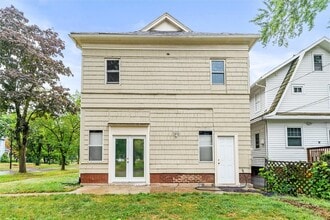 19 Genesee Park Blvd in Rochester, NY - Building Photo - Building Photo