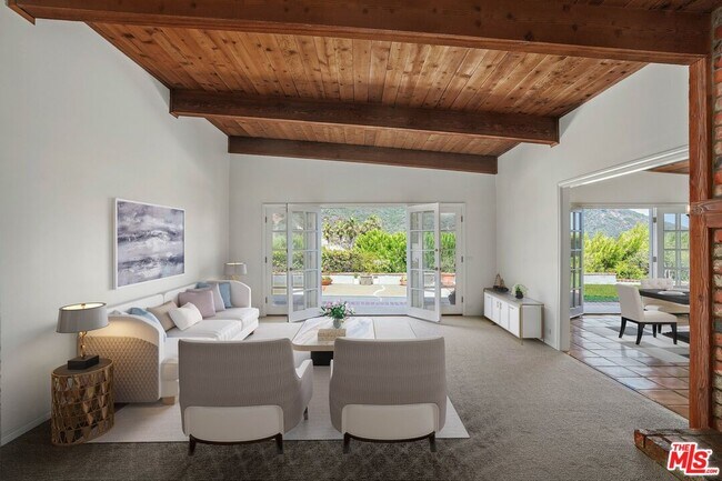 1312 Duende Ln in Los Angeles, CA - Building Photo - Building Photo