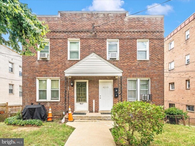 4215 Dix St NE, Unit Apt 1 in Washington, DC - Building Photo - Building Photo