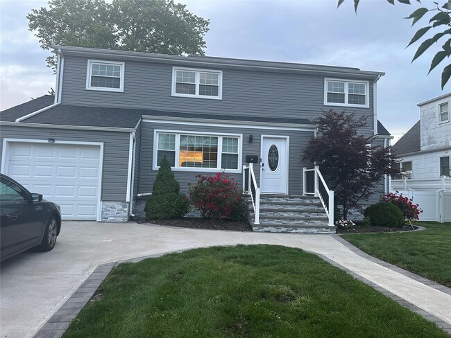 22 Stewart St in Plainview, NY - Building Photo - Building Photo
