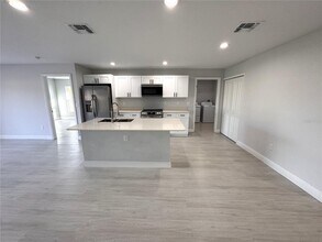 4100 Mendoza Ave in Sebring, FL - Foto de edificio - Building Photo