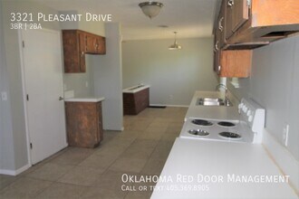 3321 Pleasant Dr in Midwest City, OK - Foto de edificio - Building Photo