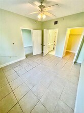 7085 Nova Dr, Unit 223 in Davie, FL - Foto de edificio - Building Photo