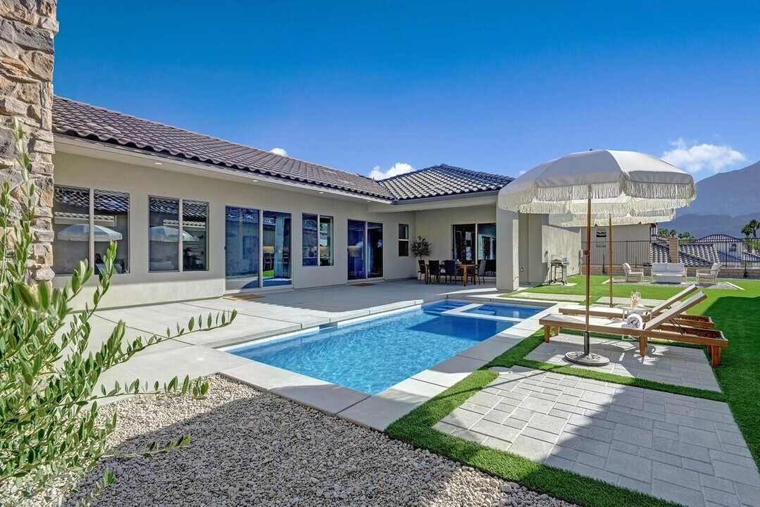 80213 Champions Wy in La Quinta, CA - Building Photo