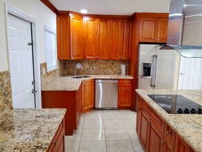 802 Raymond St in Miami Beach, FL - Foto de edificio - Building Photo