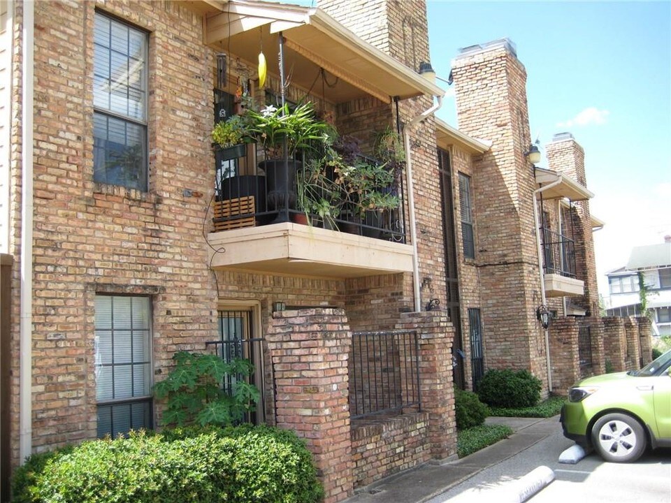1503 N Garrett Ave-Unit -202 in Dallas, TX - Building Photo