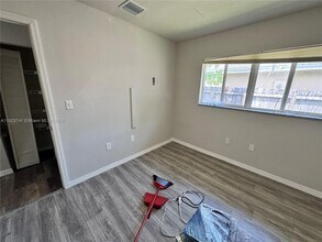 855 W Davis Pkwy in Homestead, FL - Building Photo - Building Photo
