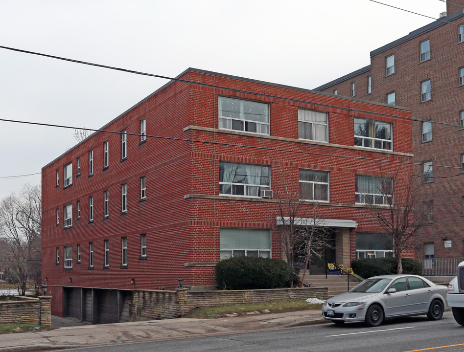 1295 Bayview Ave in Toronto, ON - Building Photo