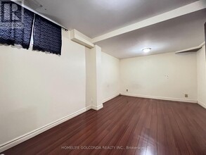 277 Huntington Ridge Dr in Mississauga, ON - Building Photo - Building Photo