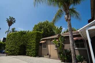 638 N Gardner St in Los Angeles, CA - Foto de edificio - Building Photo